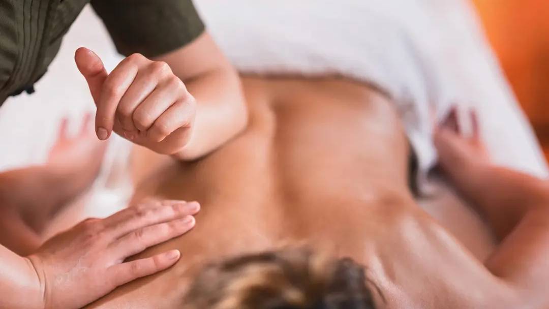 Seduta di massoterapia